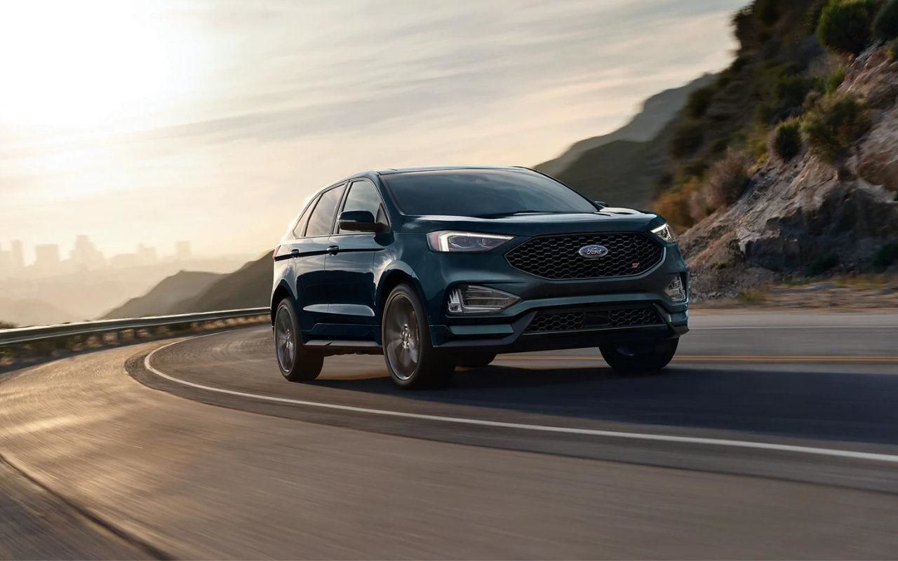 vue latérale avant d'un Ford Edge 2026