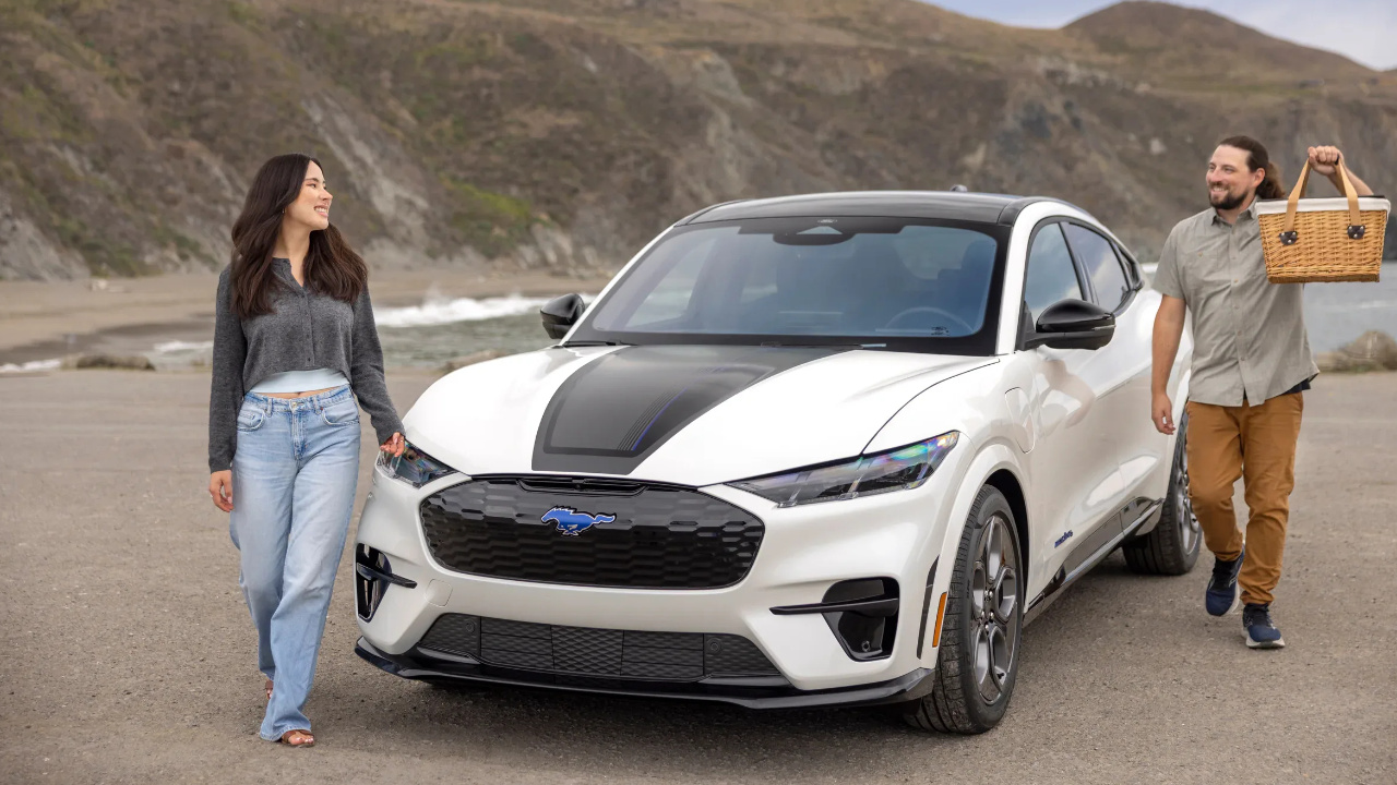 Ford mustang mach e 2026 6