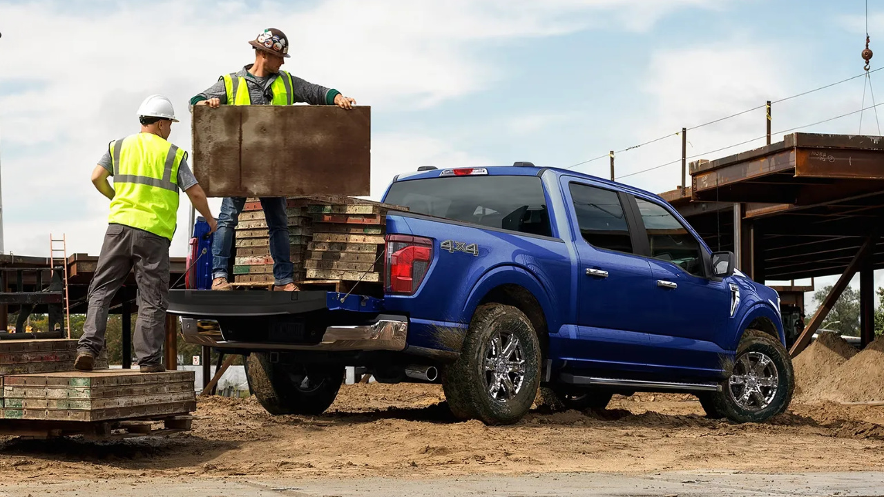 vue latérale arrière d'un Ford F-150 2026