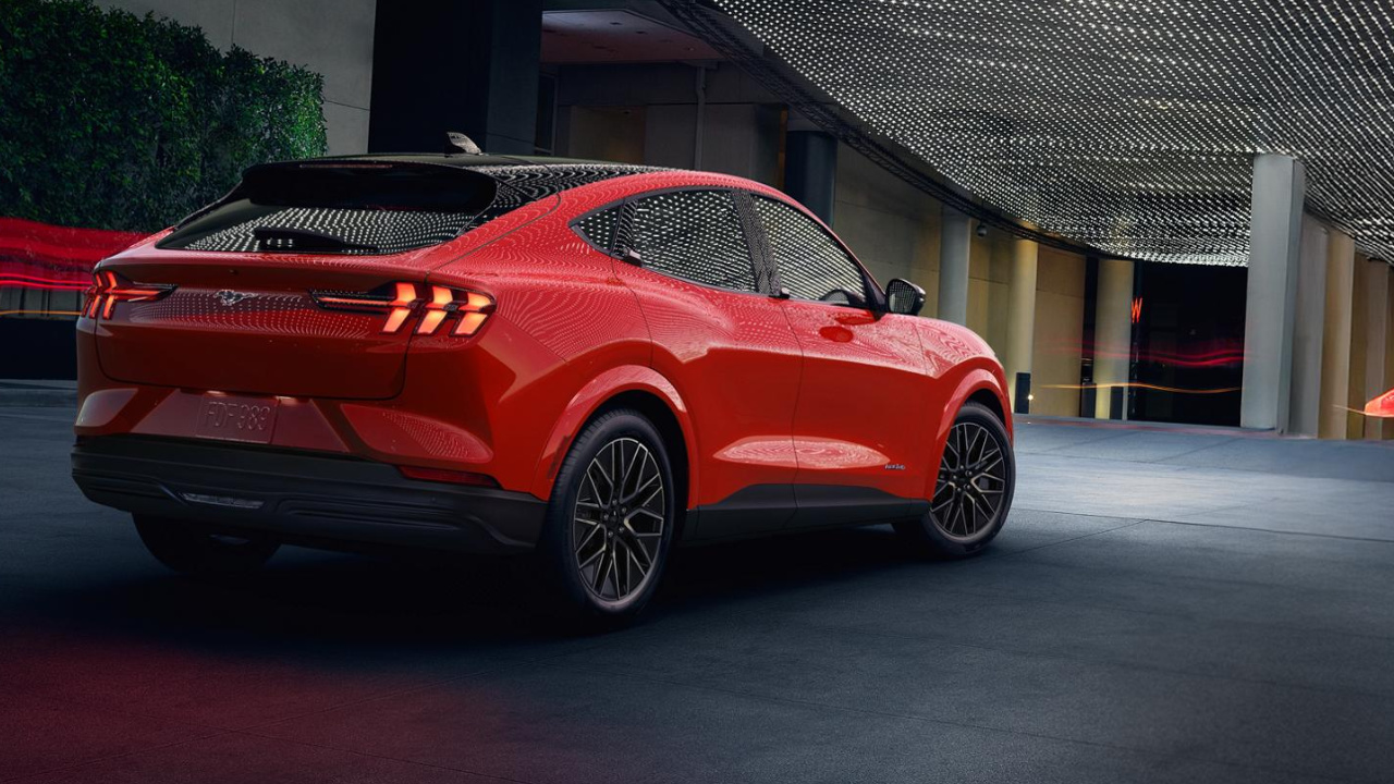 Vue arrière de la Ford Mustang Mach-E 2026