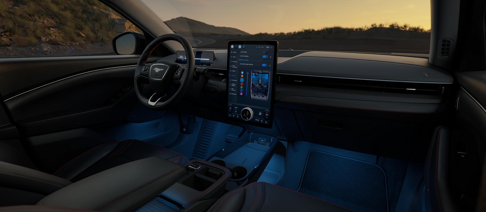 Intérieur de la Ford Mustang Mach-E 2026 avec grand écran tactile, technologies connectées et habitacle moderne.